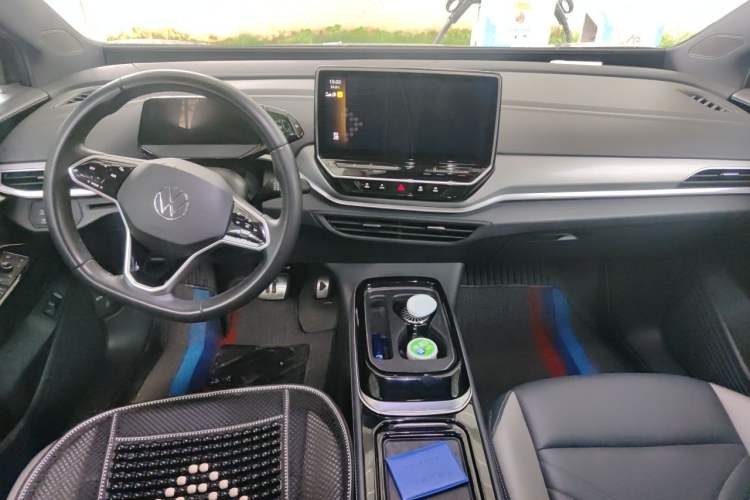 Used Volkswagen ID.4 CROZZ 2022 Long-Range Lite PRO Edition Center Console