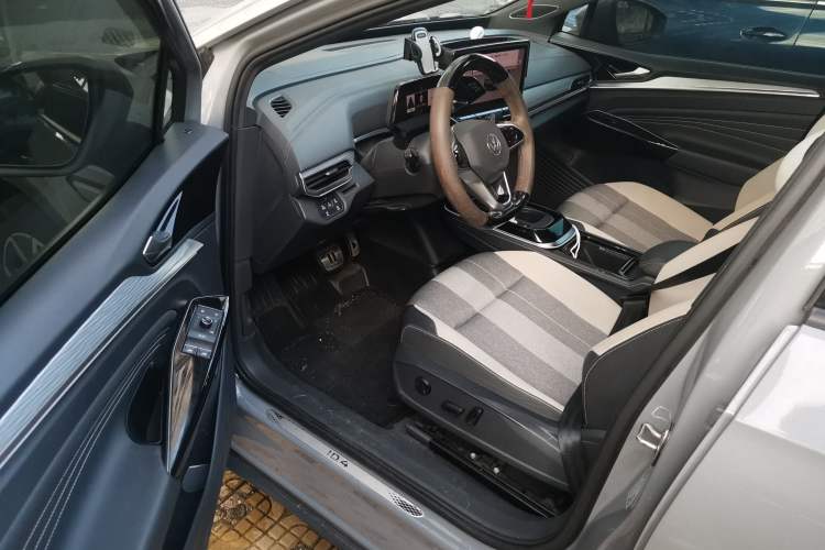 Used Volkswagen ID.4 CROZZ 2022 Long-Range PURE+ Edition Driver Seat
