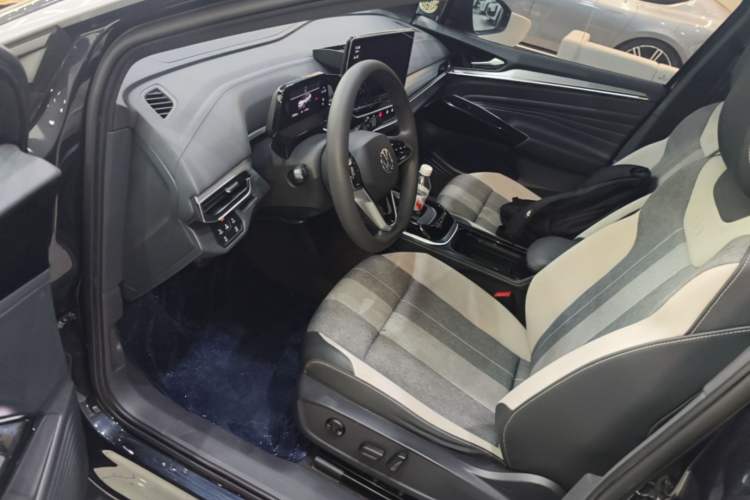 Used Volkswagen ID.4 CROZZ 2022 Standard Range PURE Edition Driver Seat