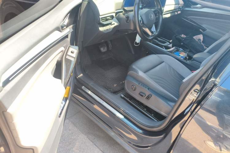 Used Volkswagen ID.4 CROZZ 2022 Long-Range Lite PRO Edition Driver Seat