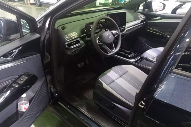 Used Volkswagen ID.4 CROZZ 2022 Standard Range PURE Edition Driver Seat