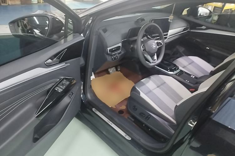 Used Volkswagen ID.4 CROZZ 2022 Long-Range PURE+ Edition Driver Seat