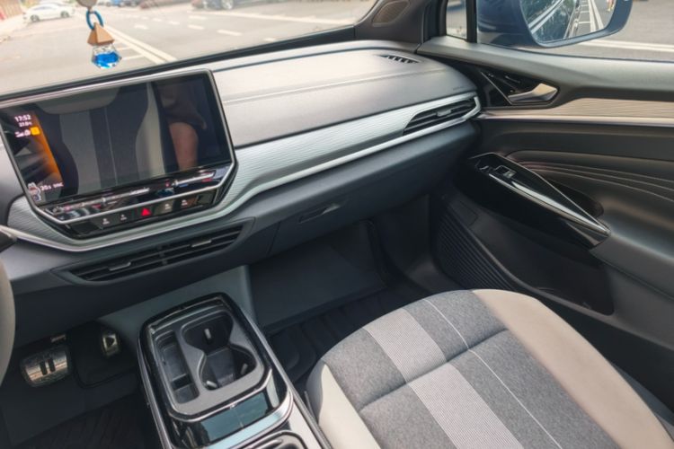 Used Volkswagen ID.4 CROZZ 2022 Standard Range PURE Edition Interior 2