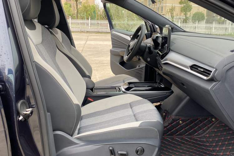 Used Volkswagen ID.4 CROZZ 2022 Long-Range PURE+ Edition Interior 3