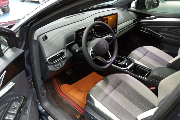 Used Volkswagen ID.4 CROZZ 2022 Long-Range PURE+ Edition Interior 3