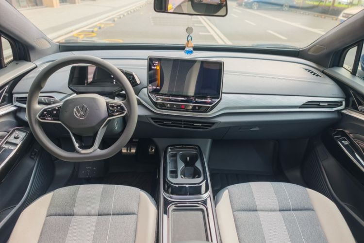 Used Volkswagen ID.4 CROZZ 2022 Standard Range PURE Edition Interior 4