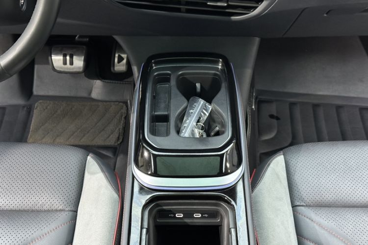 Used Volkswagen ID.4 CROZZ 2022 High-Performance PRIME Edition Interior 4