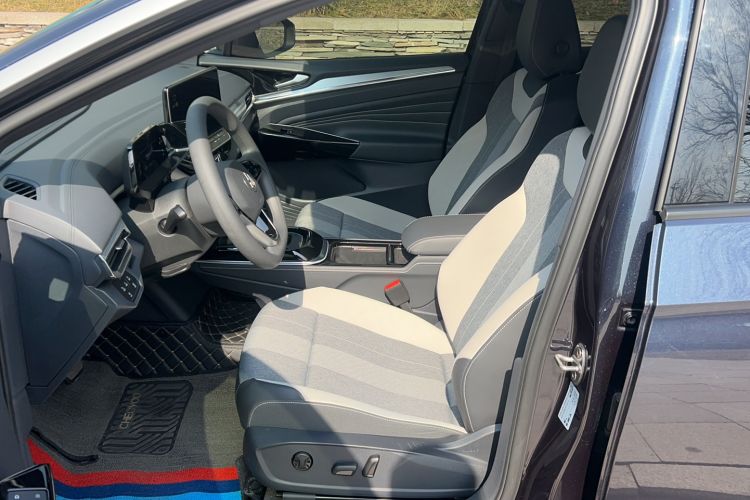 Used Volkswagen ID.4 CROZZ 2022 Standard Range PURE Edition Interior 4