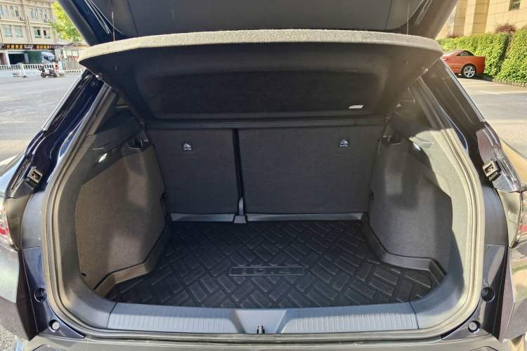 Used Volkswagen ID.4 CROZZ 2022 Long-Range PURE+ Edition Interior 6