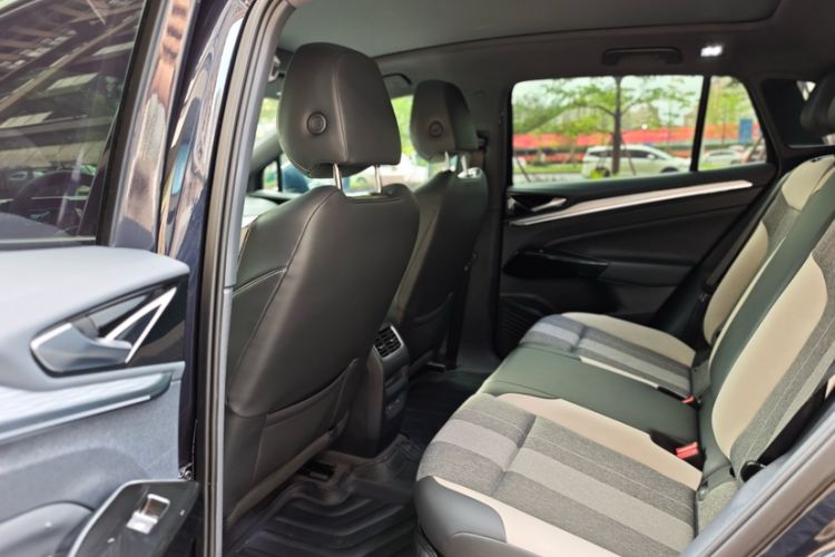 Used Volkswagen ID.4 CROZZ 2022 Standard Range PURE Edition Interior 8