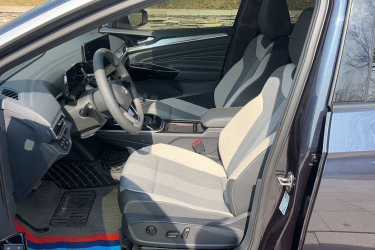 Used Volkswagen ID.4 CROZZ 2022 Standard Range PURE Edition Interior 8