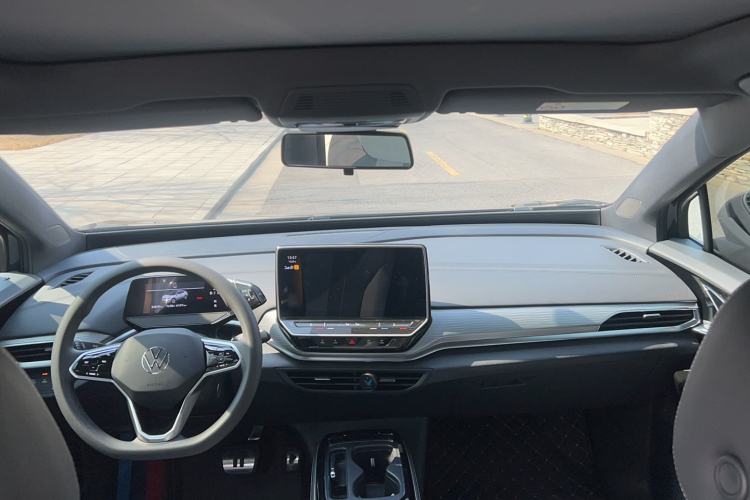 Used Volkswagen ID.4 CROZZ 2022 Standard Range PURE Edition Interior 8