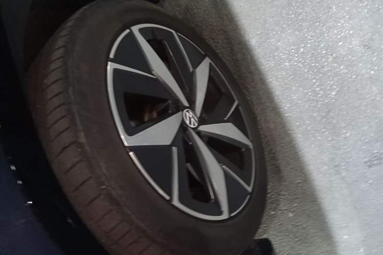 Used Volkswagen ID.4 CROZZ 2022 Long-Range PRO Edition Left Front Wheel Hub
