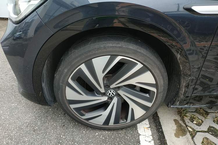 Used Volkswagen ID.4 CROZZ 2022 High-Performance PRIME Edition Left Front Wheel Hub
