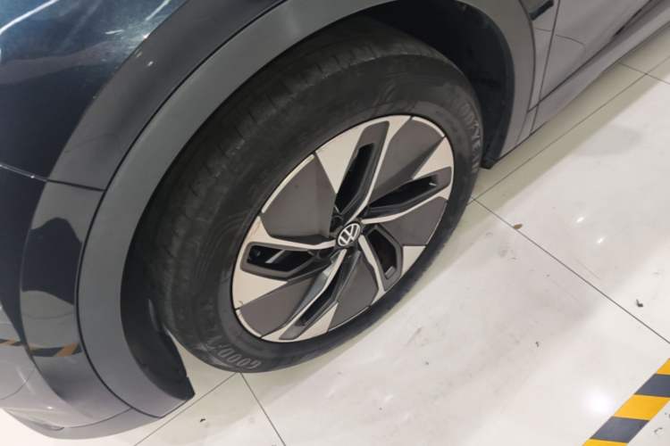 Used Volkswagen ID.4 CROZZ 2022 Standard Range PURE Edition Left Front Wheel Hub