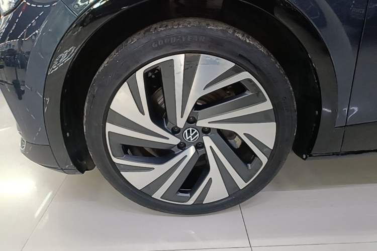 Used Volkswagen ID.4 CROZZ 2022 High-Performance PRIME Edition Left Front Wheel Hub
