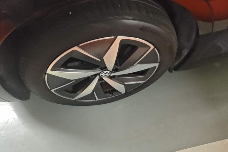 Used Volkswagen ID.4 CROZZ 2022 Long-Range Lite PRO Edition Left Front Wheel Hub