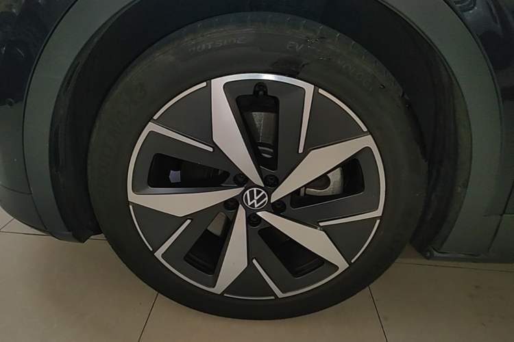 Used Volkswagen ID.4 CROZZ 2022 Long-Range Lite PRO Edition Left Front Wheel Hub