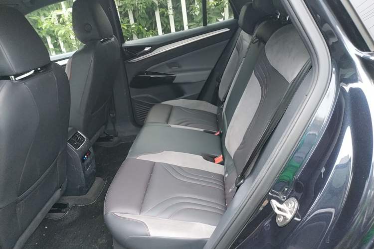 Used Volkswagen ID.4 CROZZ 2022 High-Performance PRIME Edition Left Rear Seat