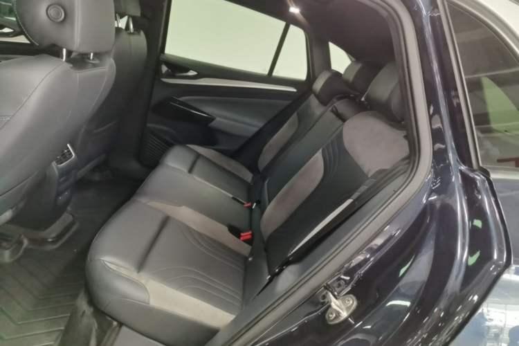 Used Volkswagen ID.4 CROZZ 2022 Long-Range Lite PRO Edition Left Rear Seat