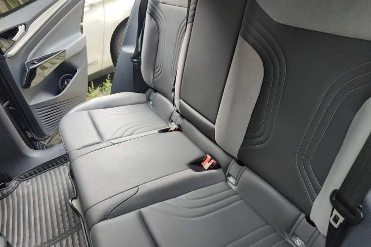 Used Volkswagen ID.4 CROZZ 2022 Long-Range Lite PRO Edition Left Rear Seat