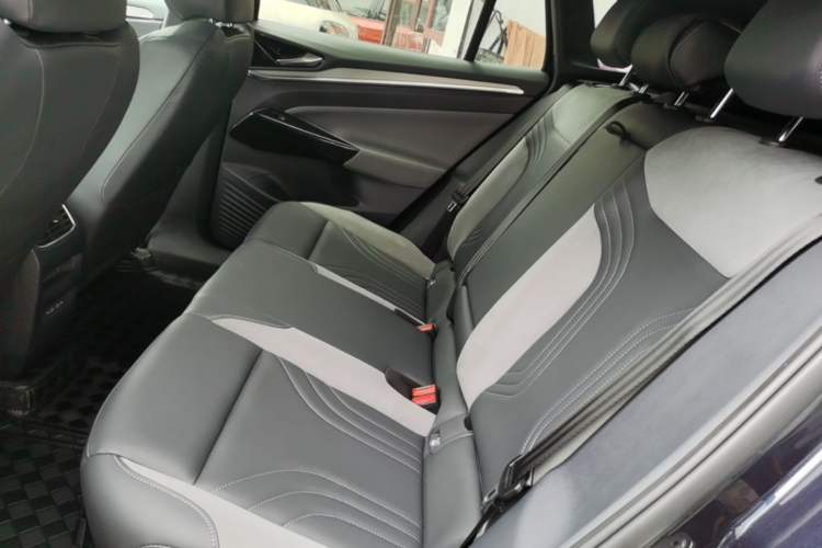 Used Volkswagen ID.4 CROZZ 2022 Long-Range Lite PRO Edition Left Rear Seat