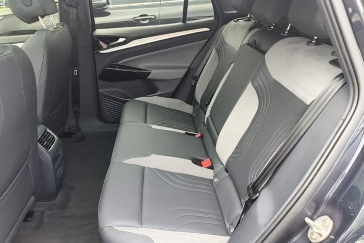 Used Volkswagen ID.4 CROZZ 2022 Long-Range Lite PRO Edition Left Rear Seat