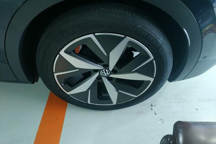 Used Volkswagen ID.4 CROZZ 2022 Long-Range Lite PRO Edition Left Rear Wheel Hub