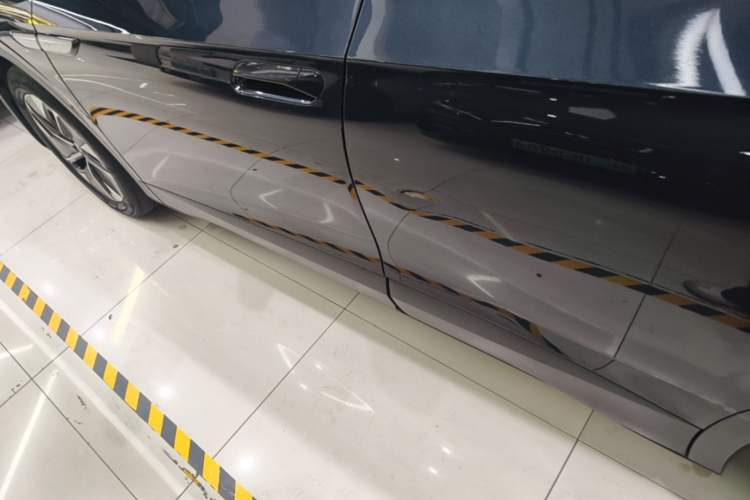 Used Volkswagen ID.4 CROZZ 2022 Standard Range PURE Edition Left Side Sill