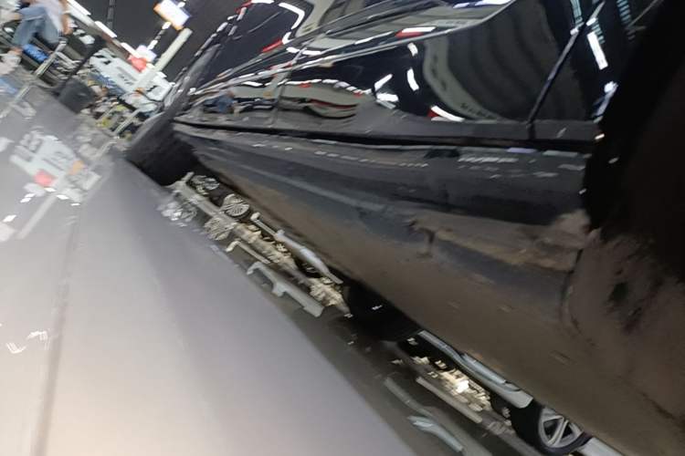 Used Volkswagen ID.4 CROZZ 2022 High-Performance PRIME Edition Left Side Sill