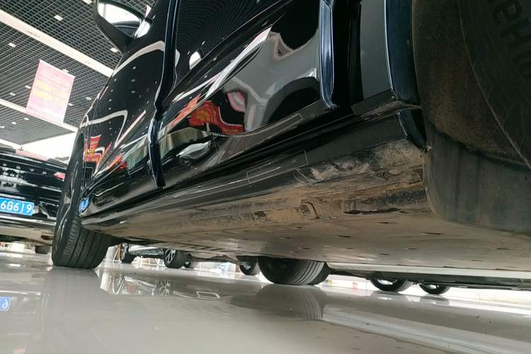 Used Volkswagen ID.4 CROZZ 2022 Long-Range PRO Edition Left Side Sill