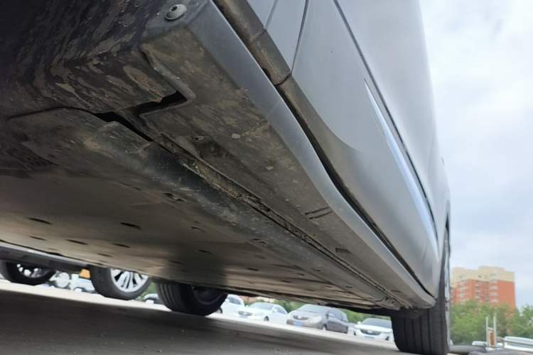 Used Volkswagen ID.4 CROZZ 2022 Long-Range Lite PRO Edition Left Side Sill