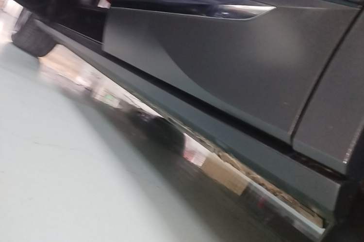 Used Volkswagen ID.4 CROZZ 2022 Long-Range PURE+ Edition Left Side Sill
