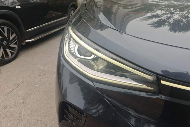 Used Volkswagen ID.4 CROZZ 2022 Long-Range PRO Edition Right Front Headlight