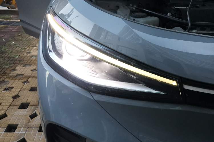 Used Volkswagen ID.4 CROZZ 2022 Long-Range PURE+ Edition Right Front Headlight