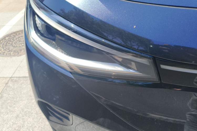 Used Volkswagen ID.4 CROZZ 2022 Long-Range Lite PRO Edition Right Front Headlight