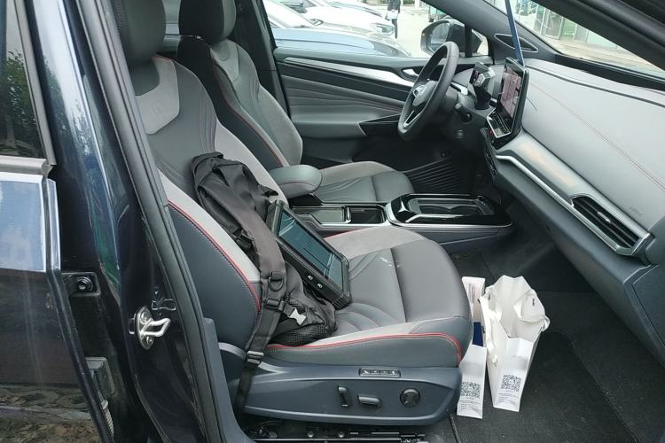 Used Volkswagen ID.4 CROZZ 2022 High-Performance PRIME Edition Right Front Seat