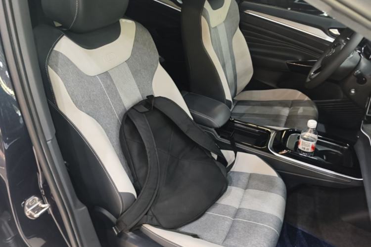Used Volkswagen ID.4 CROZZ 2022 Standard Range PURE Edition Right Front Seat