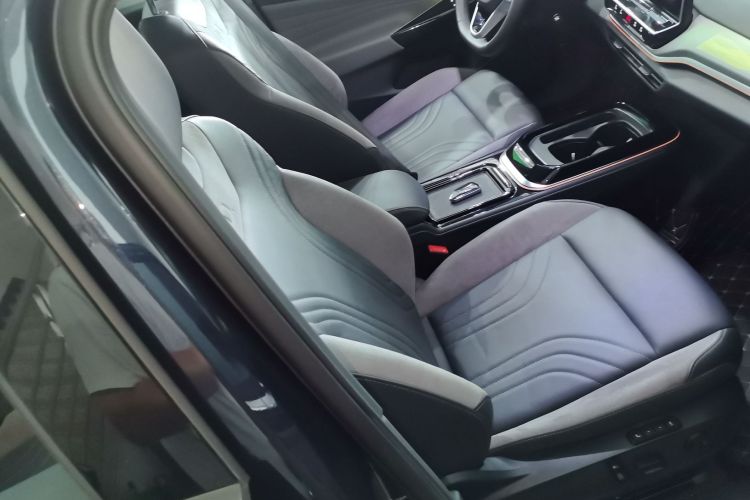 Used Volkswagen ID.4 CROZZ 2022 Long-Range PRO Edition Right Front Seat