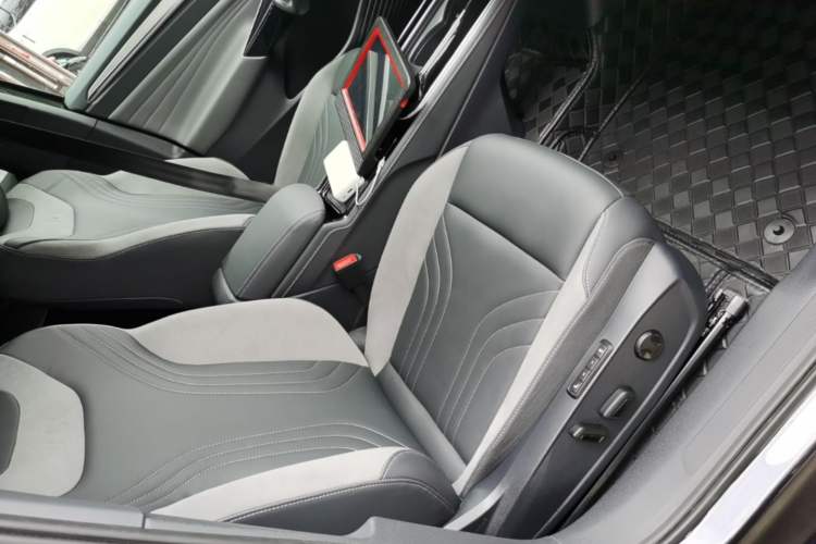 Used Volkswagen ID.4 CROZZ 2022 Long-Range Lite PRO Edition Right Front Seat