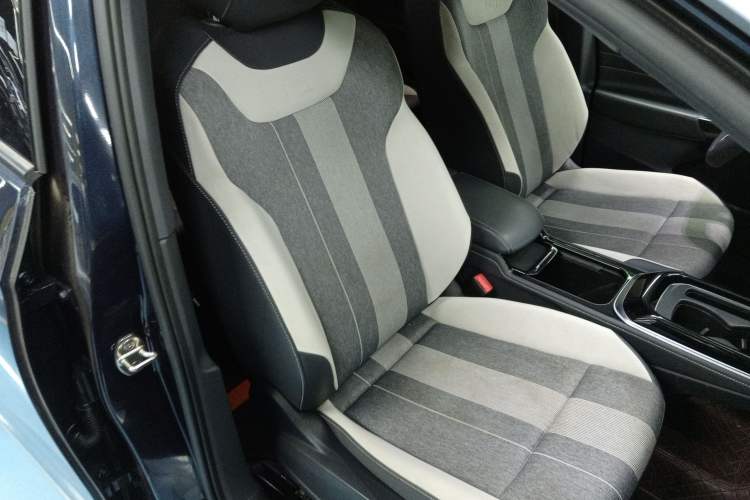 Used Volkswagen ID.4 CROZZ 2022 Long-Range PURE+ Edition Right Front Seat