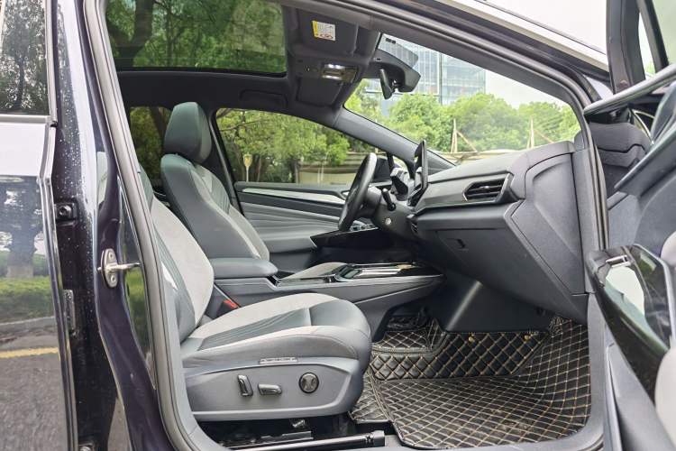 Used Volkswagen ID.4 CROZZ 2022 Long-Range PRO Edition Right Front Seat