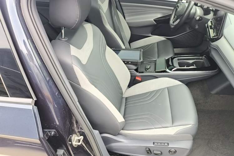 Used Volkswagen ID.4 CROZZ 2022 Long-Range Lite PRO Edition Right Front Seat
