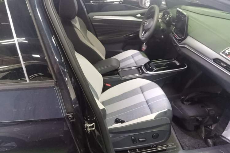 Used Volkswagen ID.4 CROZZ 2022 Standard Range PURE Edition Right Front Seat