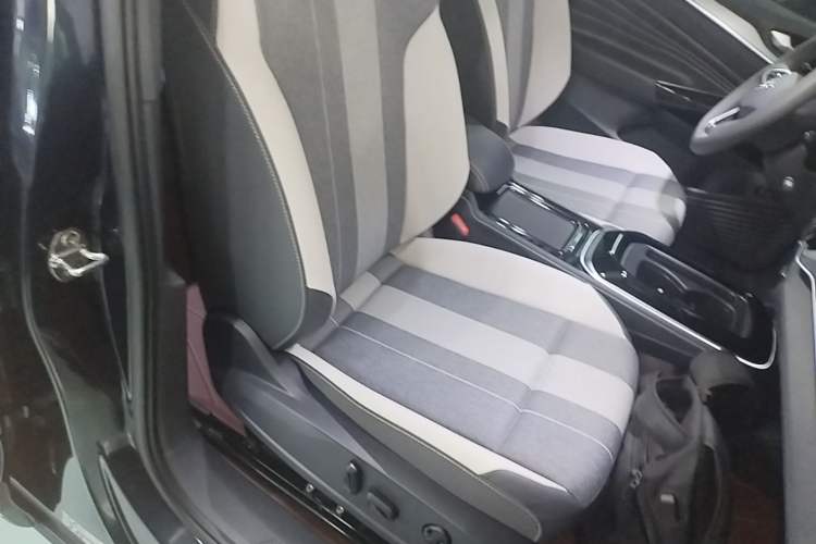 Used Volkswagen ID.4 CROZZ 2022 Long-Range PURE+ Edition Right Front Seat