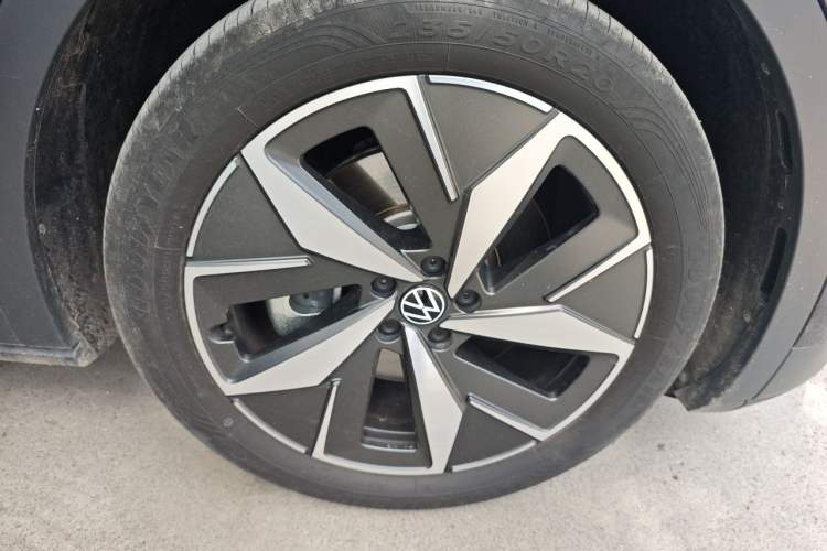 Used Volkswagen ID.4 CROZZ 2022 Long-Range Lite PRO Edition Right Front Wheel Hub