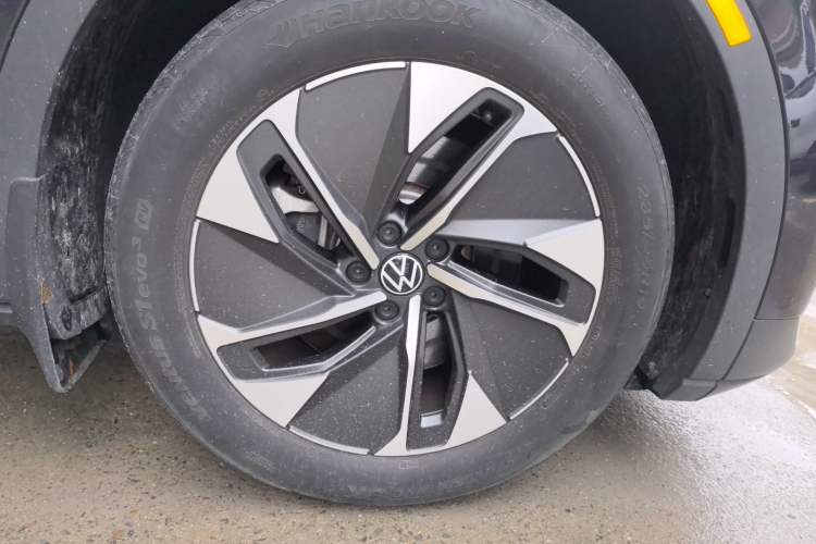 Used Volkswagen ID.4 CROZZ 2022 Long-Range PURE+ Edition Right Front Wheel Hub