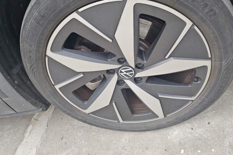 Used Volkswagen ID.4 CROZZ 2022 Long-Range Lite PRO Edition Right Front Wheel Hub
