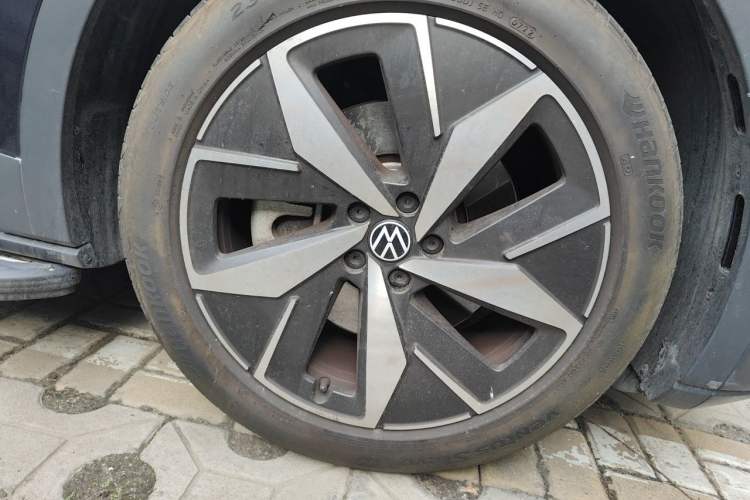 Used Volkswagen ID.4 CROZZ 2022 Long-Range Lite PRO Edition Right Front Wheel Hub