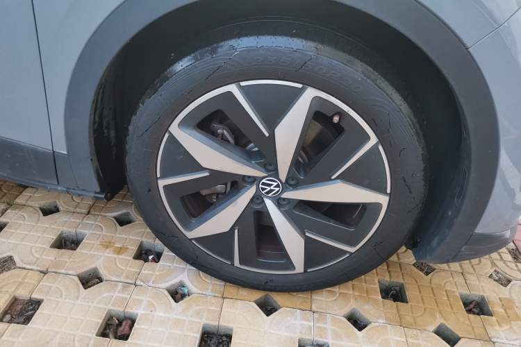 Used Volkswagen ID.4 CROZZ 2022 Long-Range PURE+ Edition Right Front Wheel Hub